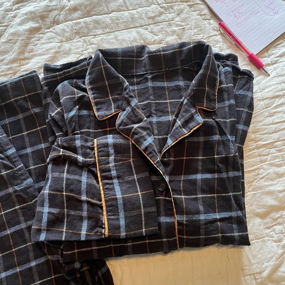 Jenni Kayne Navy Plaid Pajama Set - Picture 6 of 10